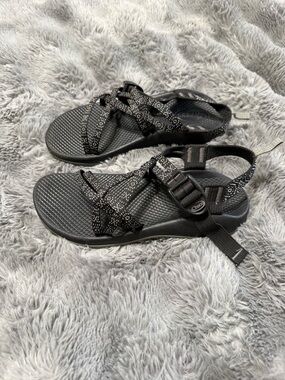 Chaco Black and White Patterned Strappy Sandals Women’s size 5